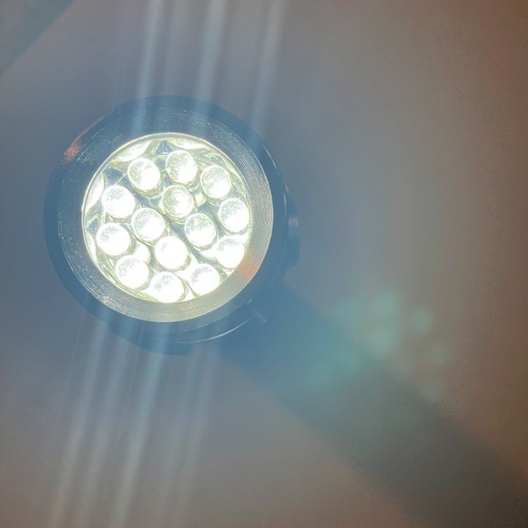 Set of 2 silver LED flashlights - Picture 3 of 3